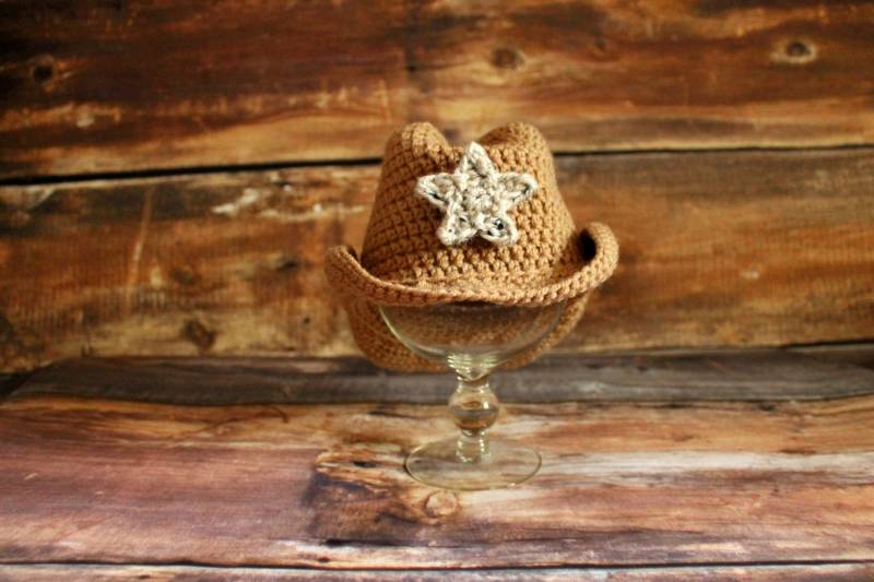 Cowboy Hut - Cowgirl Mit Abnehmbaren Stern Neugeborene Foto Requisite Säugling Kleinkind Kind Hellbraun Beige Strickmütze von DoodlebugsDrumsticks