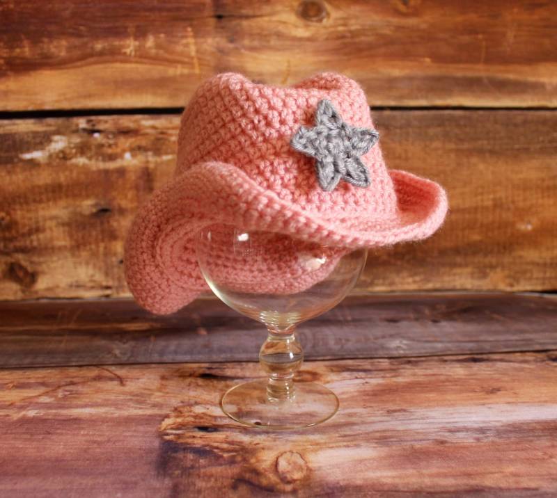 Pinker Cowgirl Hut Mit Abnehmbarem Stern - Gestrickter Cowboy Gehäkelt Baby Kind Kleinkind Säugling Neugeborene Foto Requisite Sheriff Callie von DoodlebugsDrumsticks
