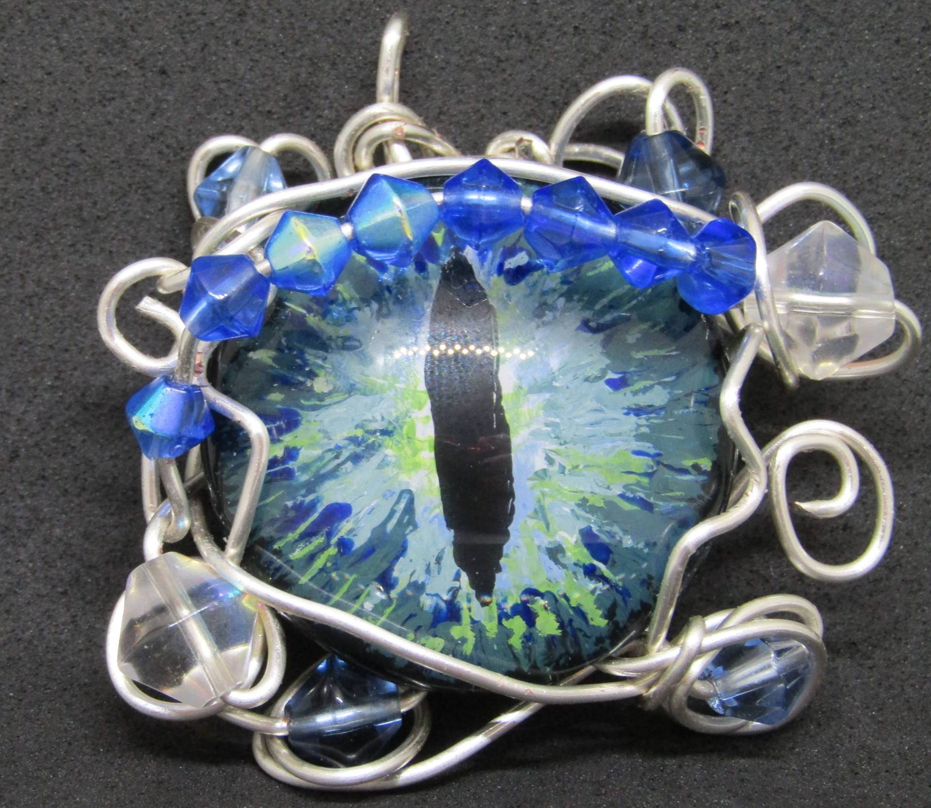 Aqua Dragon Eye Halskette || Draht-Anhänger Gothic Schmuck Steampunk Fantasy Geek Geschenk Aqua Dragon Eye Halskette || Draht-Anhänger Gothic Schmuck Steampunk Fantasy Geek Geschenk von DoodlesandDragons