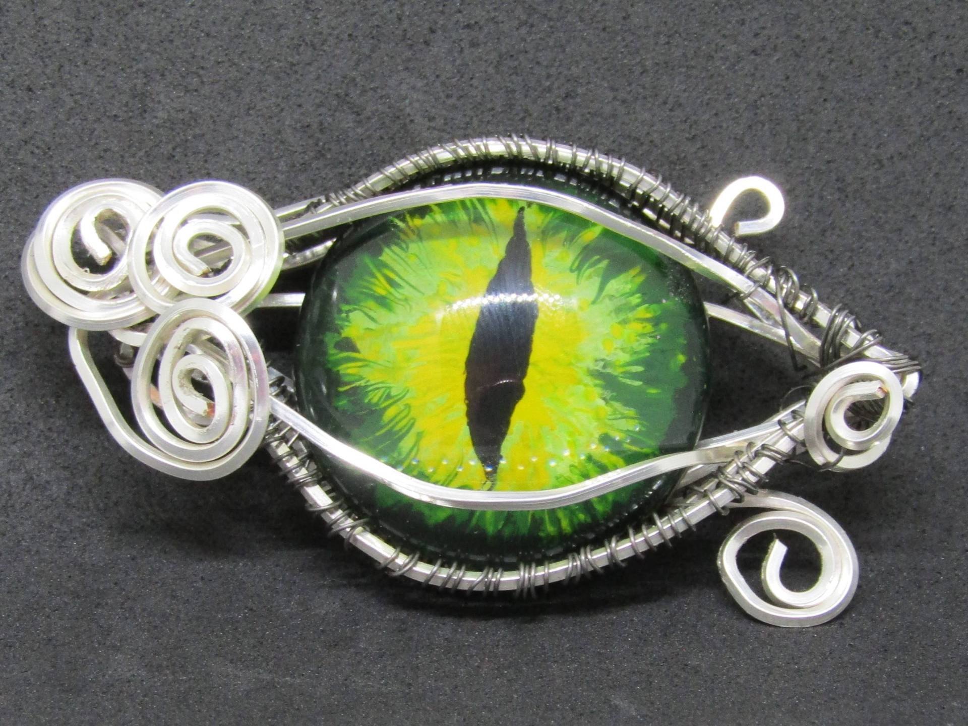 Green Dragon Eye Halskette || Draht-Anhänger Gothic Schmuck Steampunk Fantasy Geek Geschenk Green Dragon Eye Halskette || Draht-Anhänger Gothic Schmuck Steampunk Fantasy Geek Geschenk von DoodlesandDragons