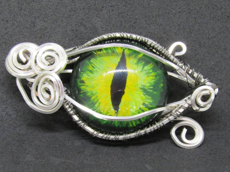 Green Dragon Eye Halskette || Draht-Anhänger Gothic Schmuck Steampunk Fantasy Geek Geschenk Green Dragon Eye Halskette || Draht-Anhänger Gothic Schmuck Steampunk Fantasy Geek Geschenk von DoodlesandDragons