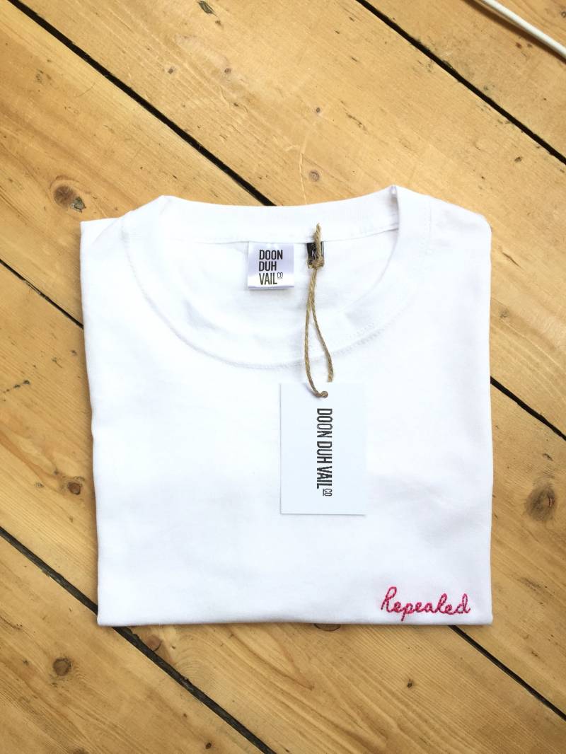 Aufgehoben - Bestickt T Shirt von DoonDuhVail