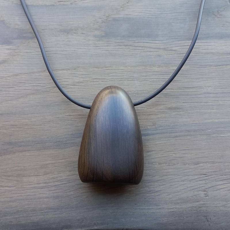 Mooreiche Anhänger - Handgeschnitzter Holzanhänger Mit Halskette Holzschmuck von Doooba