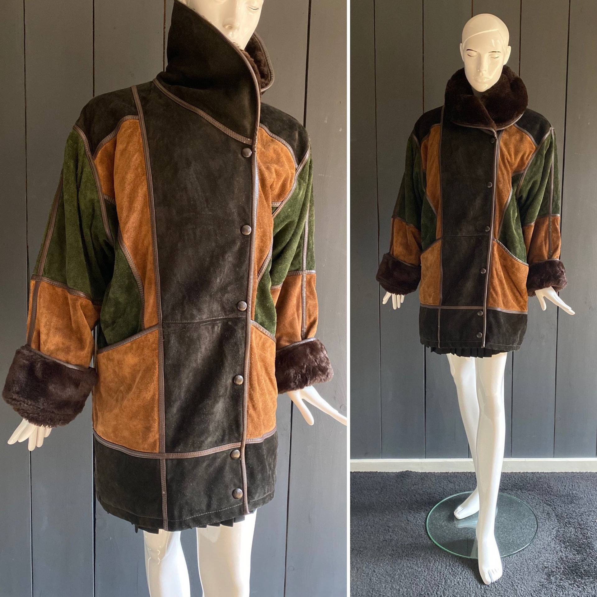 Vintage-Damenmantel Aus Den 80Er Jahren Wildleder Und Leder, Patchwork/Farbblocks, 3 Farben, Größe 52/54/56-5/6xl Vintage-Damenmantel Aus Den 80Er Jahren Wildleder Und Leder, Patchwork/Farbblocks, 3 Farben, Größe 52/54/56-5/6xl von DoowopVintageStudio