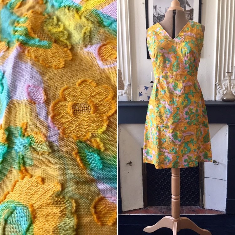 Vintage-Sommerkleid Aus Den Späten 60Er/70Er Jahren, Ärmellos, Strukturierter Baumwolle in Orange-, Rosa - Und Grüntönen T 38 von DoowopVintageStudio