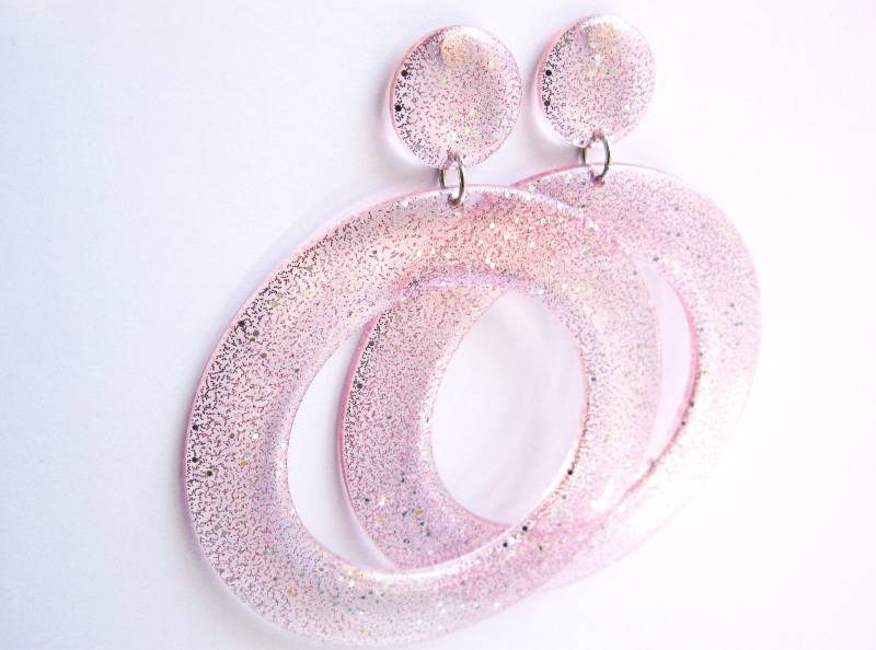 Pinke Glitzer Creolen 80S Style Acryl-Ohrringe von DoraKourtesa