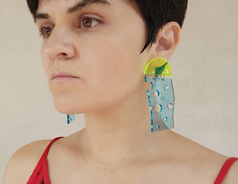 Neon Plexiglas Cocktail Ohrringe Fluoreszierendes Grün & Blau von DoraKourtesa