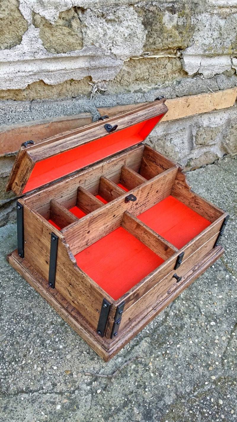 Antike Uhrenbox Aus Holz, Schmuckschatulle, Andenkenbox Im Rustikalen Stil Antike Uhrenbox Aus Holz, Schmuckschatulle, Andenkenbox Im Rustikalen Stil von DorealiStudioRoma