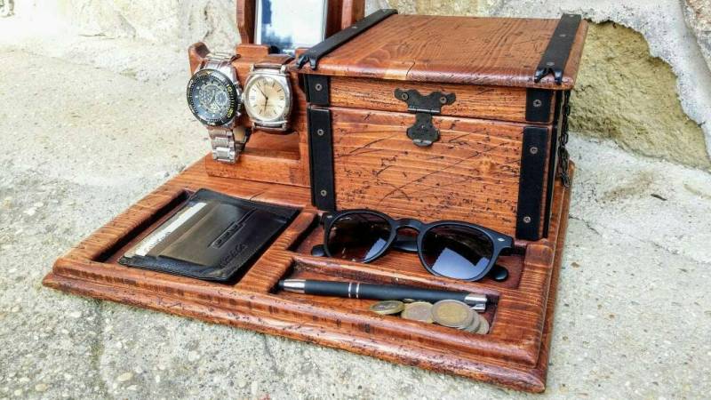 In Italien Handgefertigter Schmuckhalter Für Herren, Ladestation Mobiltelefone, Uhrenhalter, Brillenhalter In Italien Handgefertigter Schmuckhalter Für Herren, Ladestation Mobiltelefone, Uhrenhalter, Brillenhalter von DorealiStudioRoma