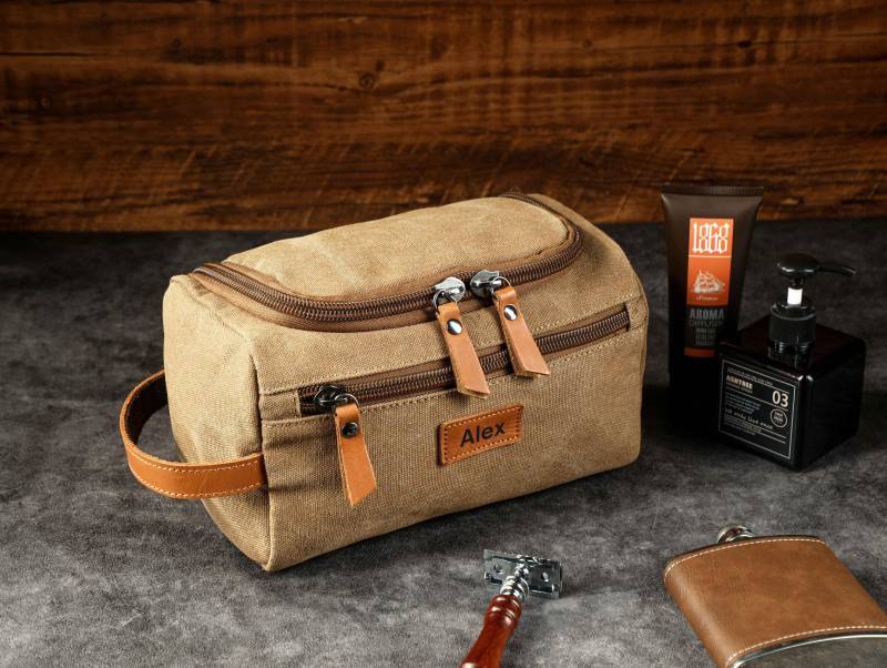 Engraved Toiletry Bag, Custom Canvas Wash Best Man Gift, Christmas Birthday Dopp Kit, Valentine's Day Groomsmen Gift von DoreenDoris