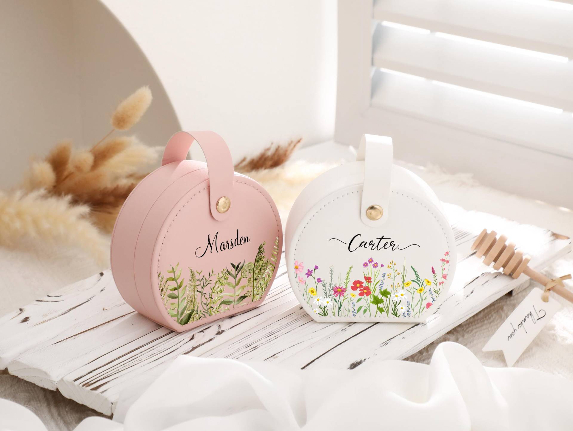 Personalized Birth Flower Jewelry Box, Custom Leather Travel Case With Name, Bridesmaid Gift, Birthday Gift For Girl, Christmas Personalized Birth Flower Jewelry Box, Custom Leather Travel Case With Name, Bridesmaid Gift, Birthday Gift For Girl, Christmas von DoreenDoris