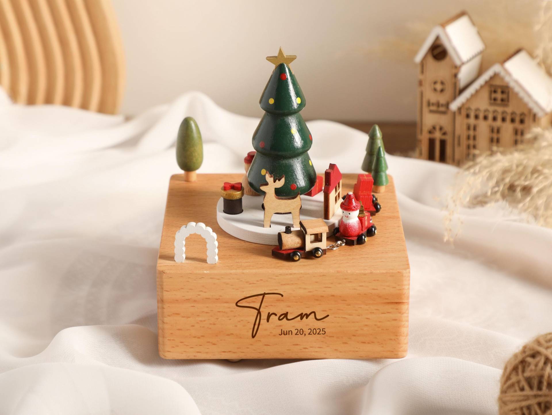 Personalized Christmas Music Box, Baby Shower, Engraved Wooden Box With Name, Gift For Kid, Newborn Gift, Birthday Musical Train von DoreenDoris