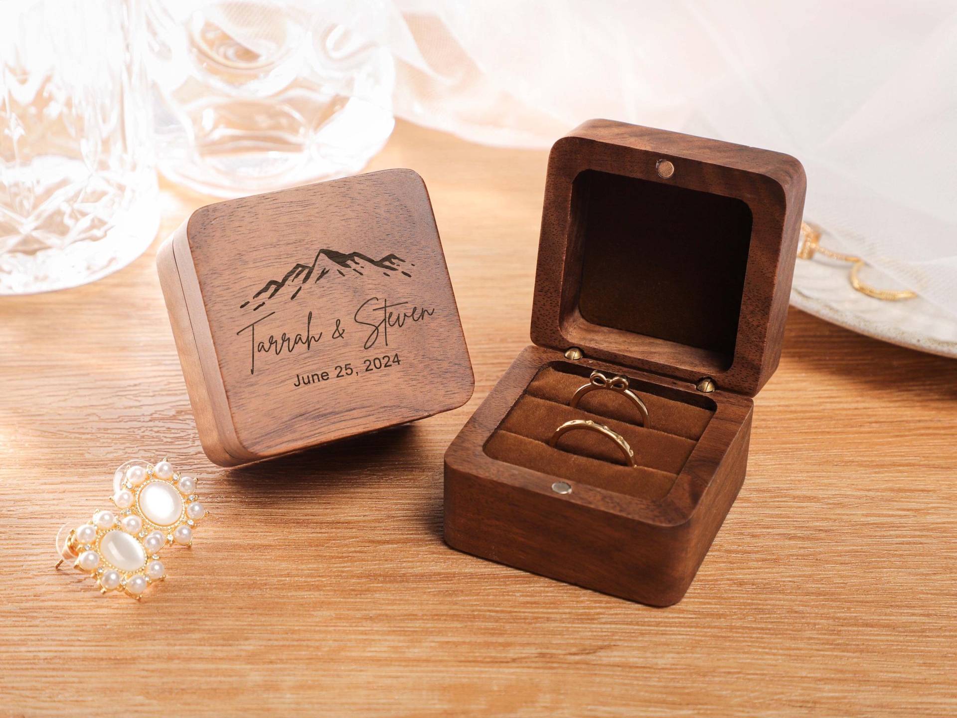 Personalized Engraved Engagement Ring Box, Custom Walnut Square Bearer, Proposal Box Holder, Gift For Her Personalized Engraved Engagement Ring Box, Custom Walnut Square Bearer, Proposal Box Holder, Gift For Her von DoreenDoris