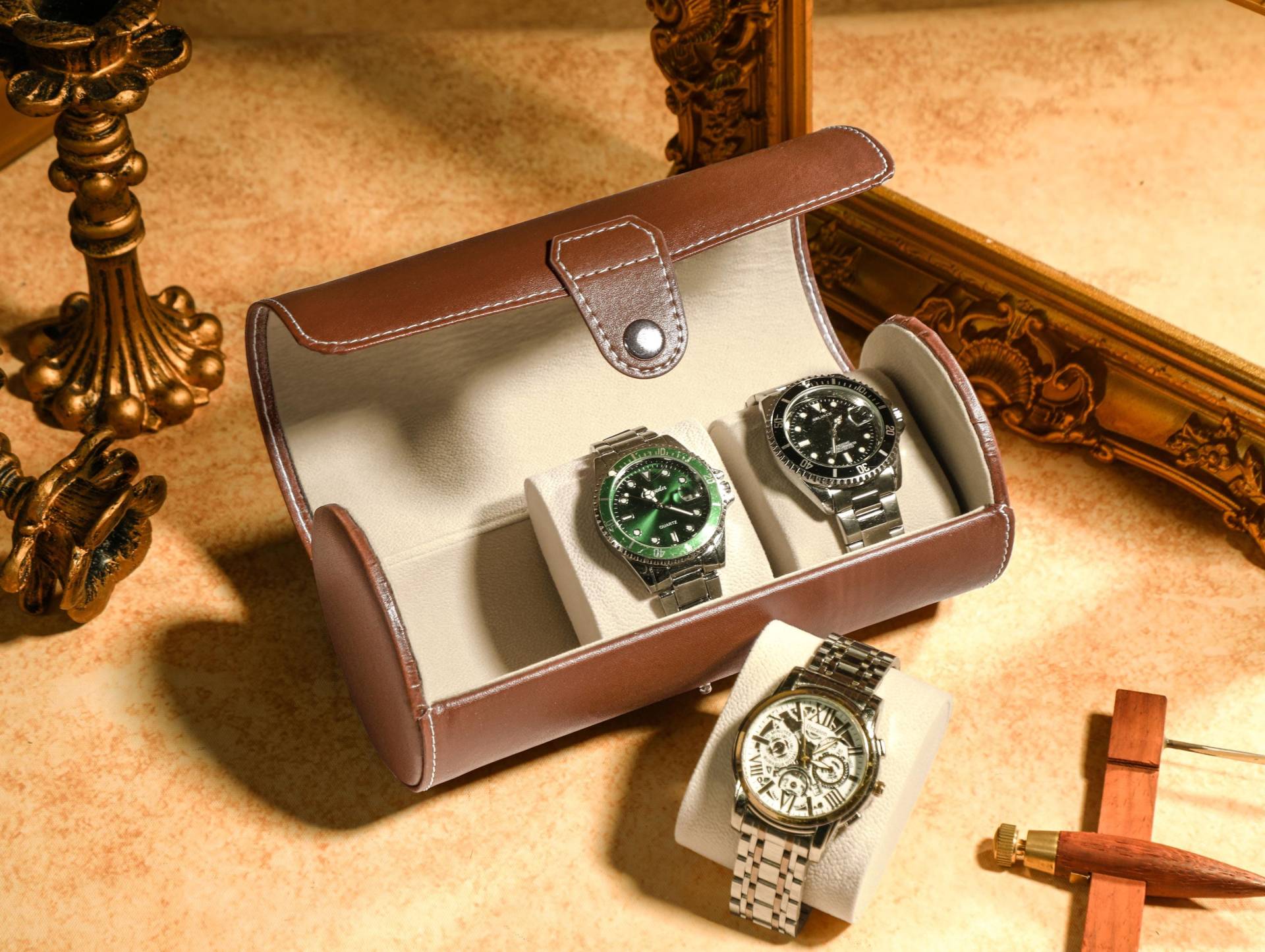 Personalized Leather Watch Case, Brown Cylinder Roll For 3 Watches, Groomsmen Gift, Valentines Gift For Men, Him, Gift Dad von DoreenDoris