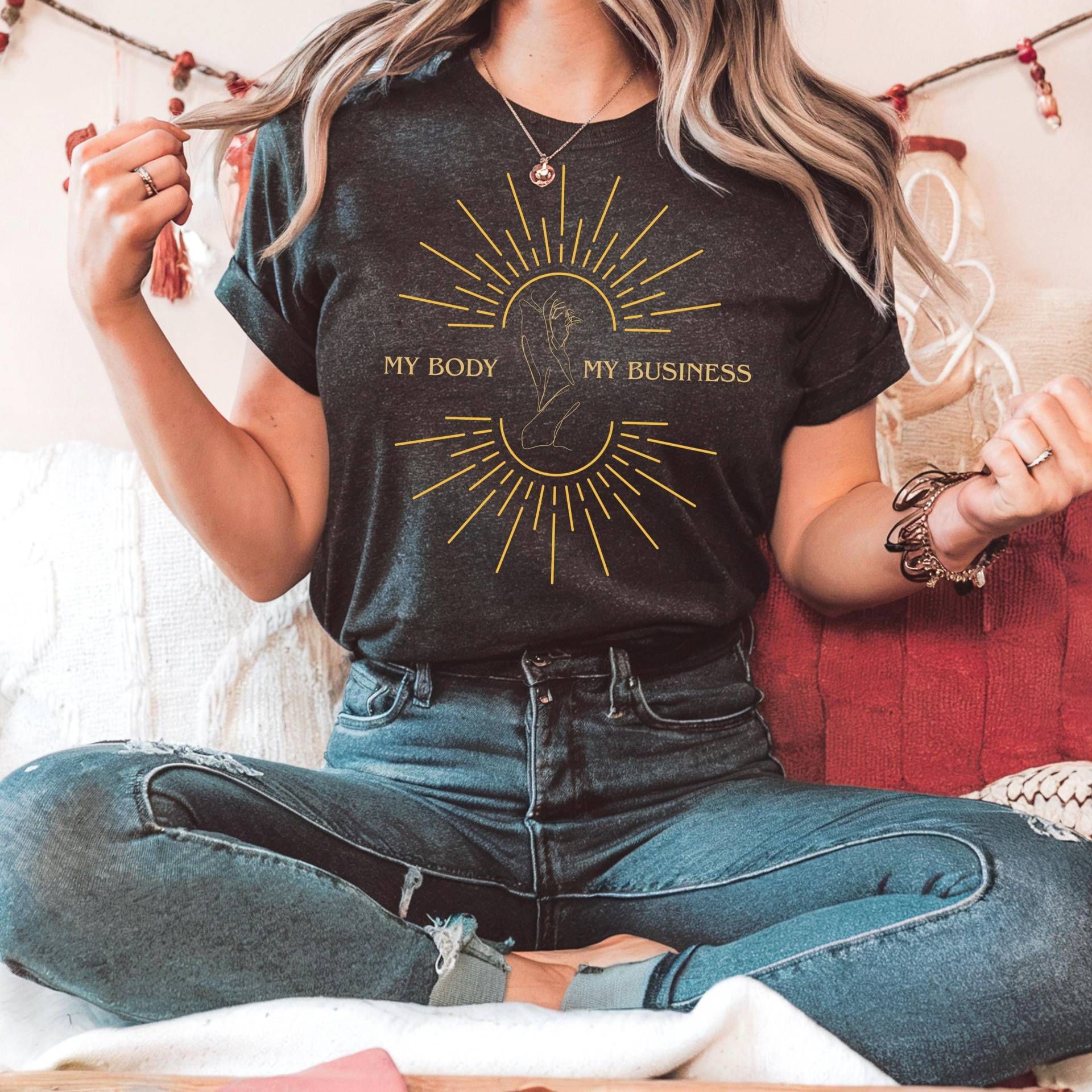 All About Attitude Statement Tshirt For Female Empowerment & Body Positivity von Doreensartgalerie