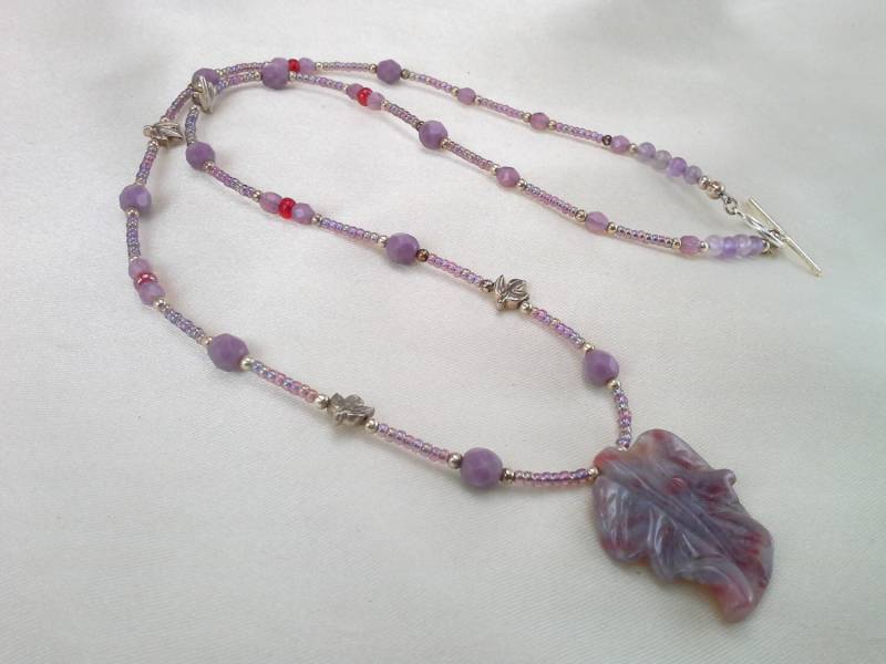 Wispy Lavendel Blatt Halskette Wispy Lavendel Blatt Halskette von DorennasTreasures