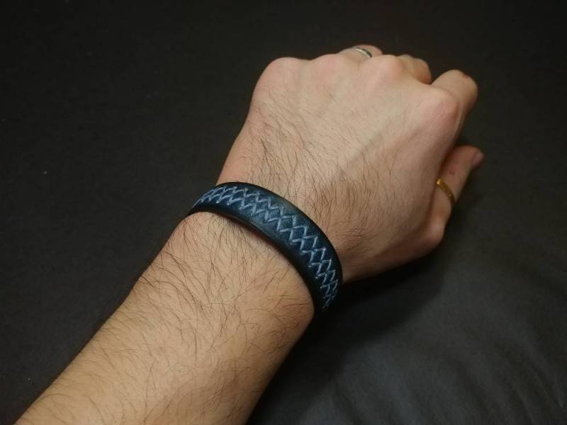 Lederarmband Manschette Fashion Manschette, Leder Schnitzerei, Männer Armband, Frauen Armband, Männer Armband Manschette, Maschenarmband von DoribariLeatherCraft