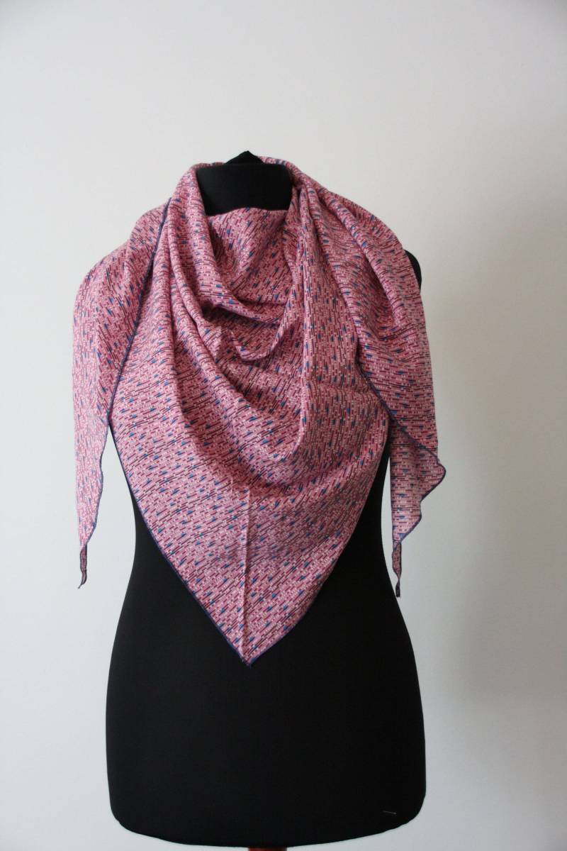 Leichtes Dreieckstuch Pinky Blue von DorilyShop