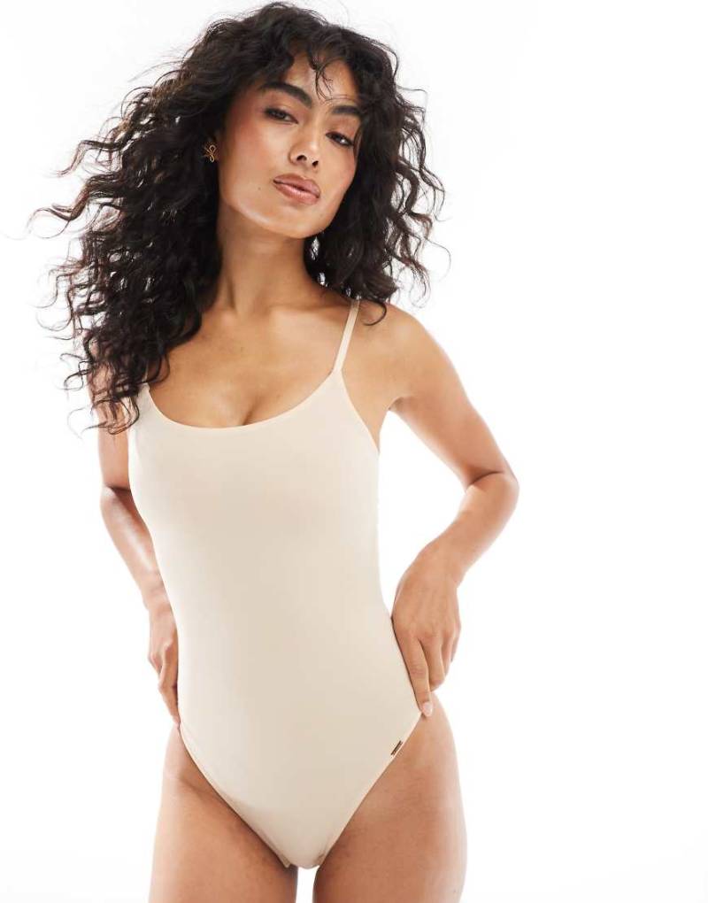 Dorina - Essential - String-Body aus Mikrofaser in Beige mit U-Ausschnitt-Neutral von Dorina