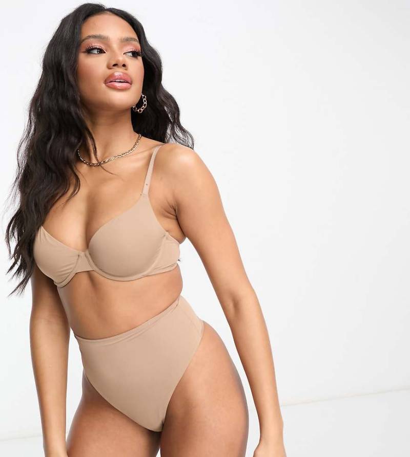 Dorina - Evelyn - Formender Kontur-Tanga in Hellbraun mit hohem Beinausschnitt von Dorina