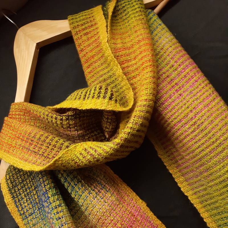 Handgewebter Schal -Crazy - Mit Seide Und Dezentem Glitzer von DornroeschensKeller