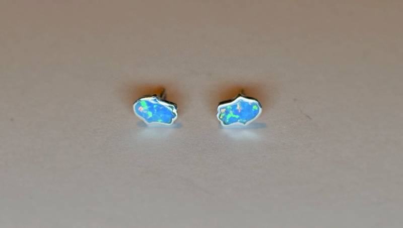 Opal Hamsa Ohrstecker Sterling Silber Minimalist Schmuck von DoronJewelry