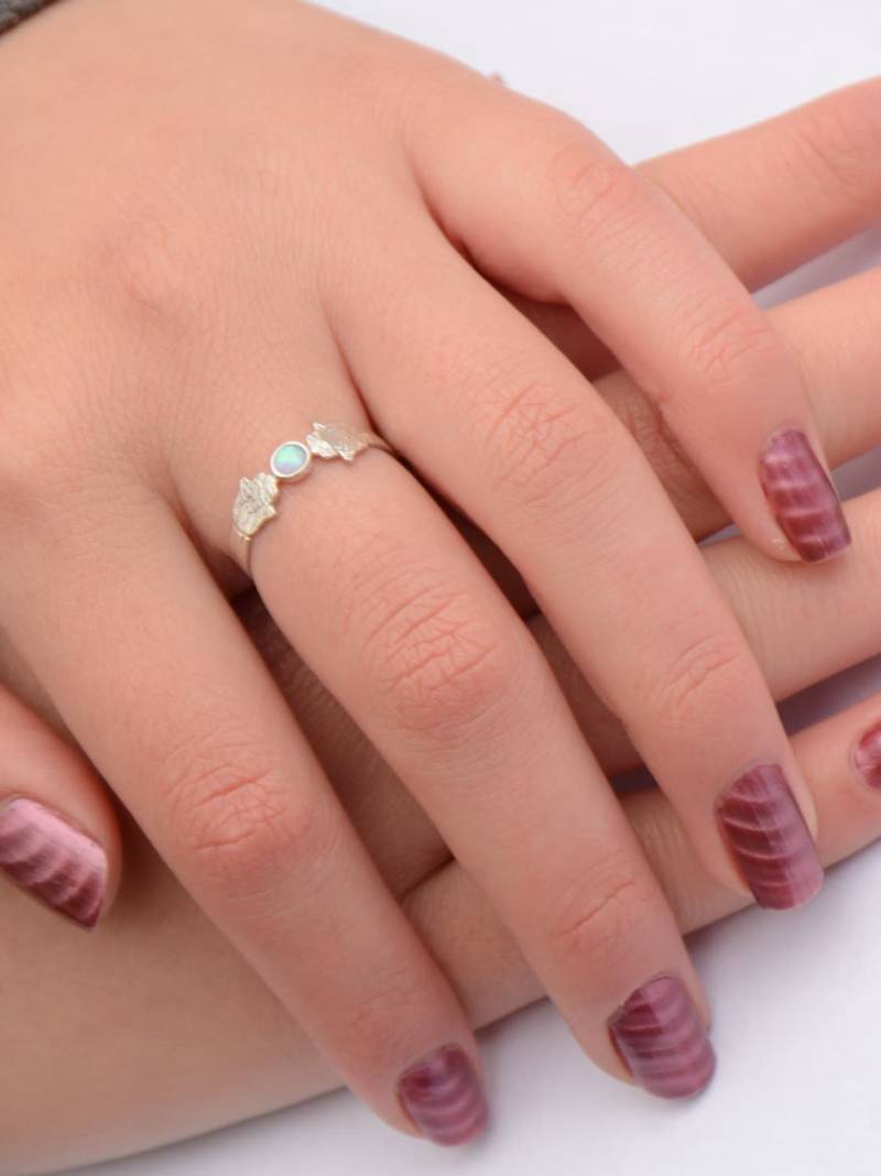 sterling Silber Hamsa Ring Mit Opal Zierliches Glücks Amulett von DoronJewelry