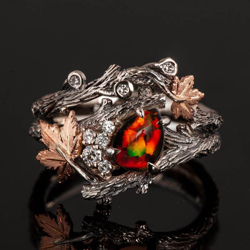 18K Gold Twig & Leaf Braut Set Lab-Grown Black Opal & Diamant Cluster von DoronMeravWeddings