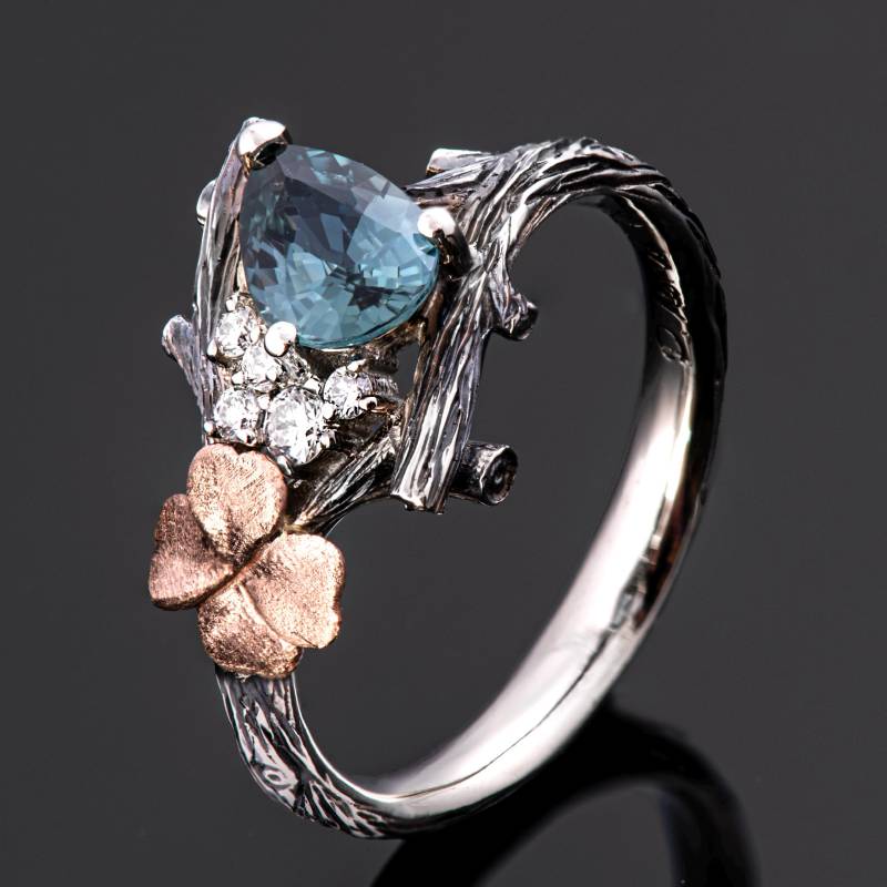 Blaugrüner Saphir Diamant Cluster Ring 18K Gold Zweig Klee Verlobungsring von DoronMeravWeddings