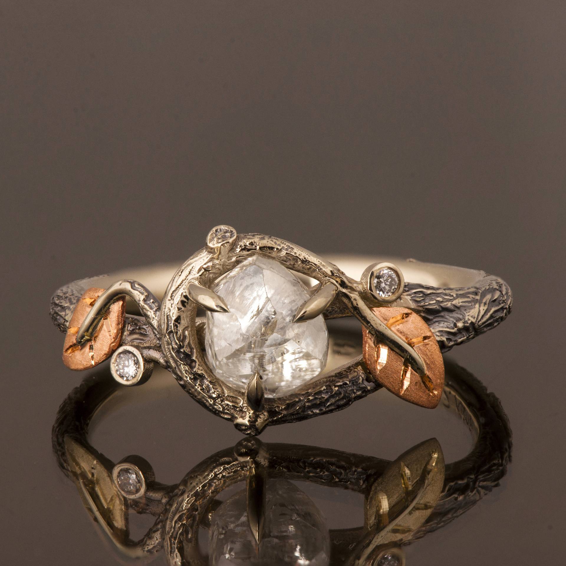 Einzigartiger Verlobungsring Rohdiamant Ring, Zweig Und Blatt Verlobungsring, Ungeschliffen, Silber von DoronMeravWeddings