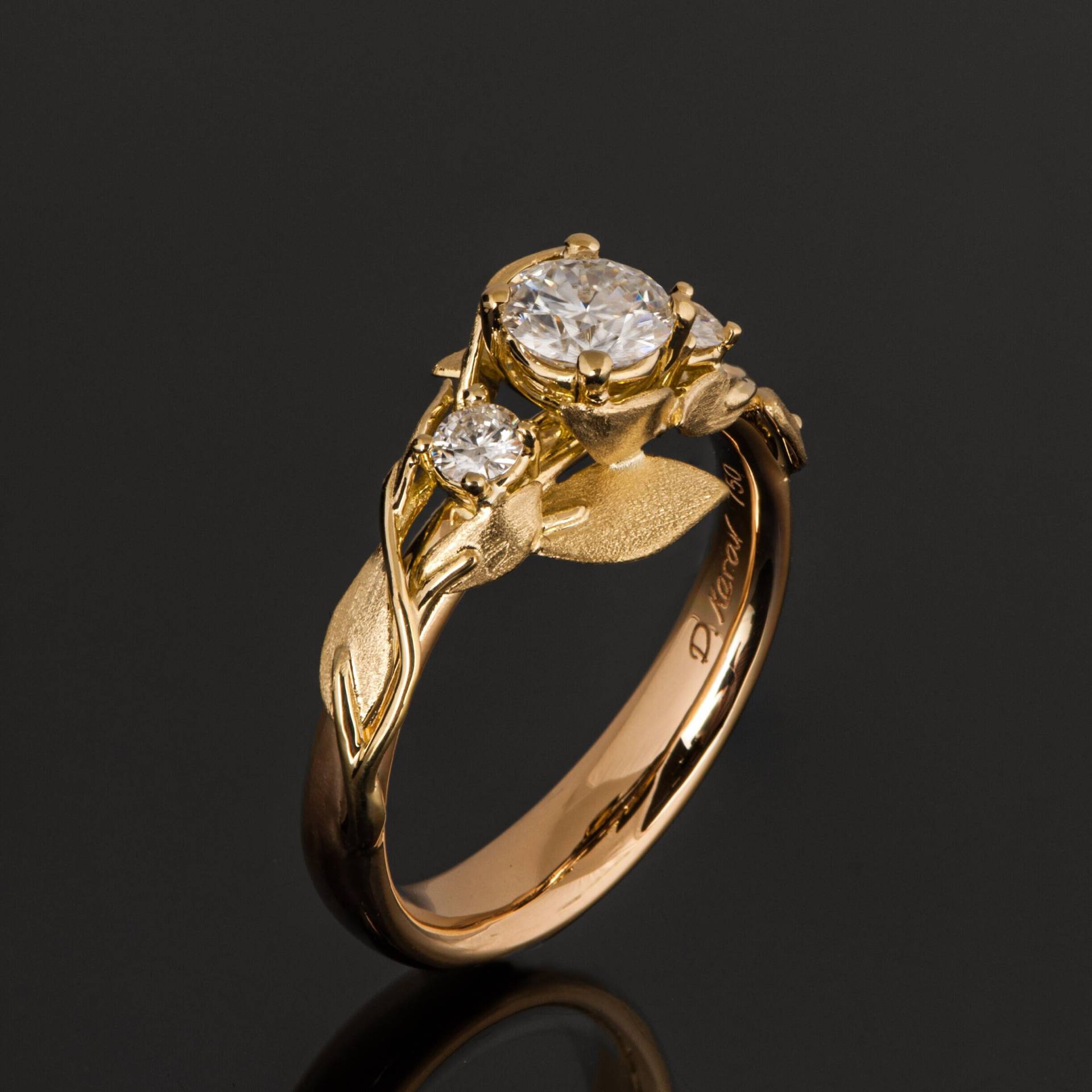 Massiver 18K Gold Diamanten Und Blätter Verlobungsring von DoronMeravWeddings