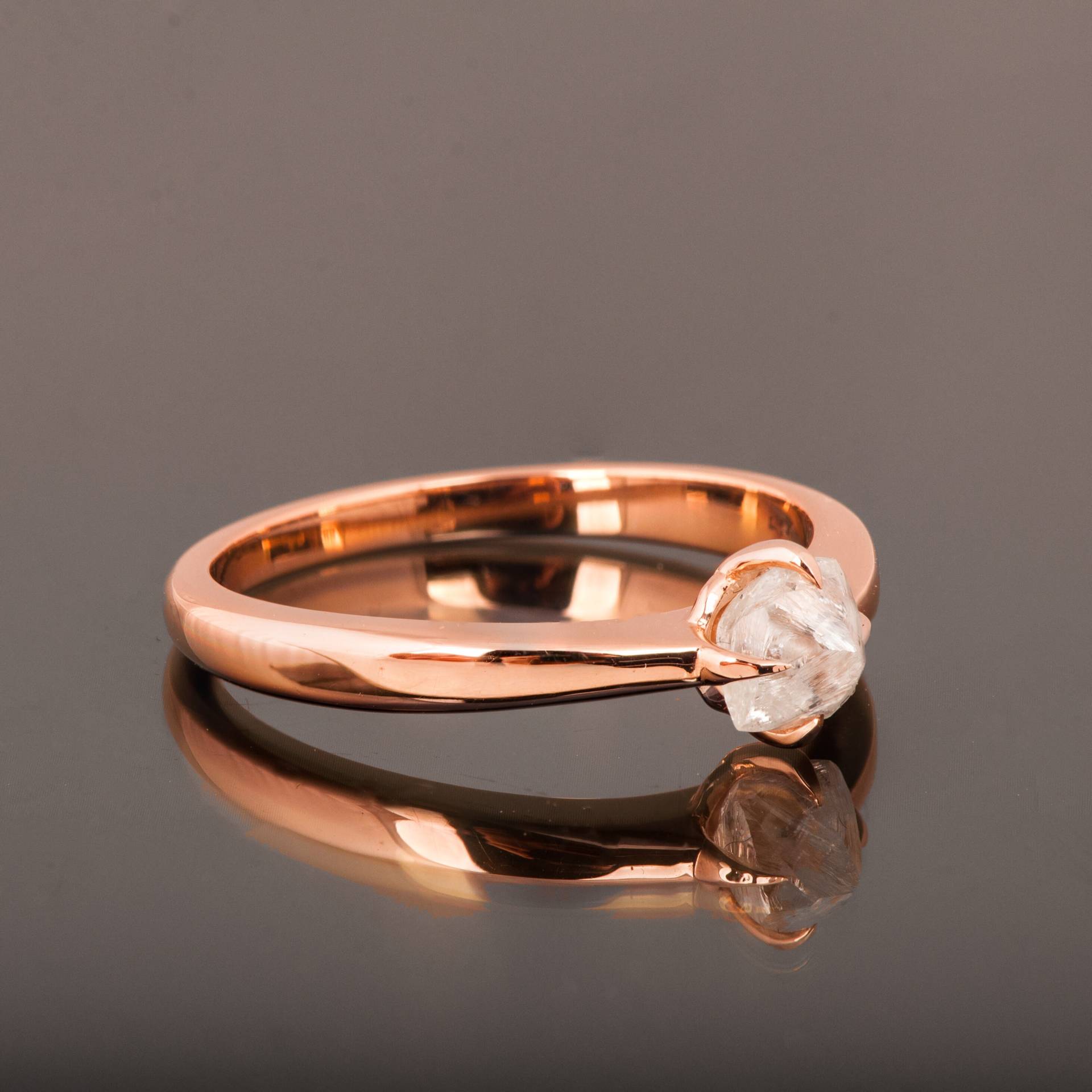 Rohdiamant Verlobungsring, 18K Rose Gold Klauen Set Verlobungsring von DoronMeravWeddings