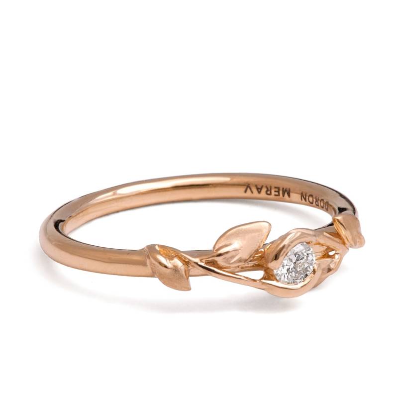 Zierlicher 18K Rose Gold Blatt Engamet Ring Mit Weisser Diamant von DoronMeravWeddings