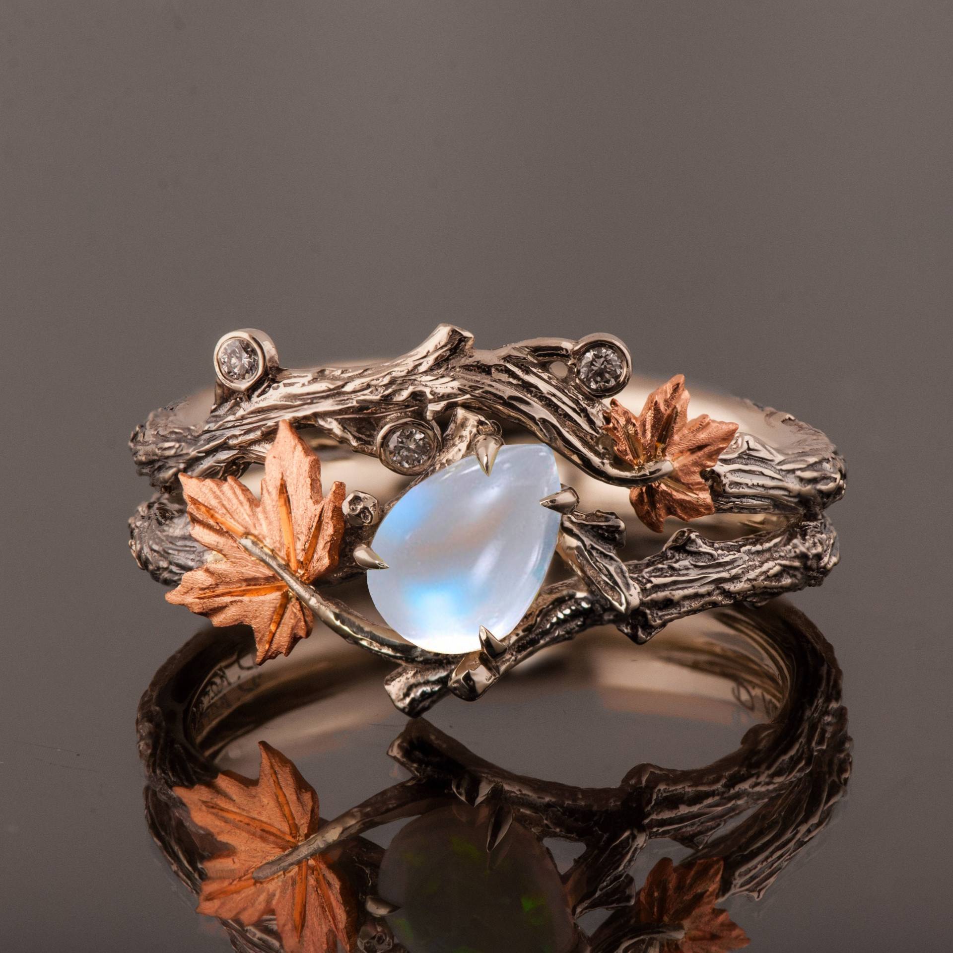 Zweig Und Blatt Braut Set, Mondstein Verlobungsring, Ahornblatt Ring, 18K Rose Gold Ring von DoronMeravWeddings
