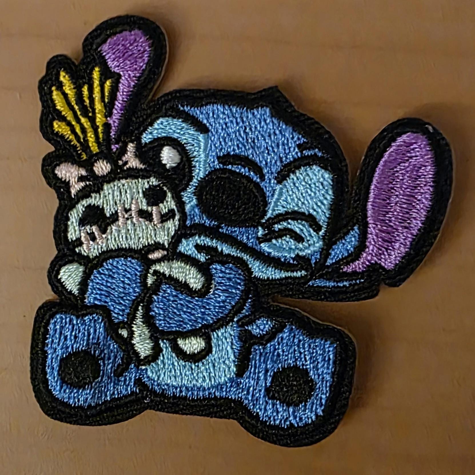 Gestickter Patch Blaues Alien Mit Kuscheltier | Aufnäher Cartoon Figur Diy Applikation Zum Aufnähen Für Jeansjacke, Rucksack, Kleidung von DorosHandmadeShop