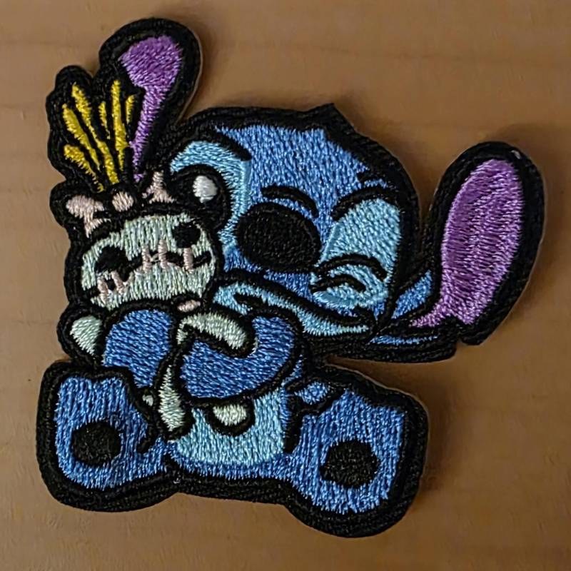 Gestickter Patch Blaues Alien Mit Kuscheltier | Aufnäher Cartoon Figur Diy Applikation Zum Aufnähen Für Jeansjacke, Rucksack, Kleidung von DorosHandmadeShop
