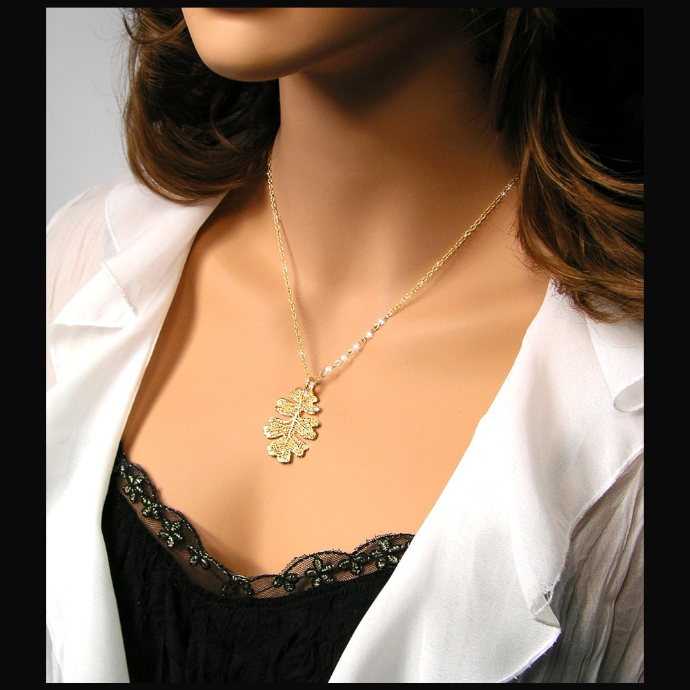 24K Gold Getauchte Echte Baby Eichenblatt Halskette, 14K Goldkette Mit Kleinen Anhänger, Herbst Mode, Natur Inspiriert Schmuck von DorotaJewelry