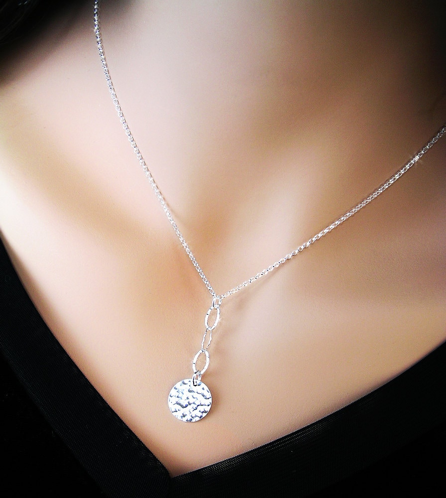 925 Sterling Silber Münze Anhänger Halskette, Gehämmert Plättchen Minimalist Schmuck von DorotaJewelry