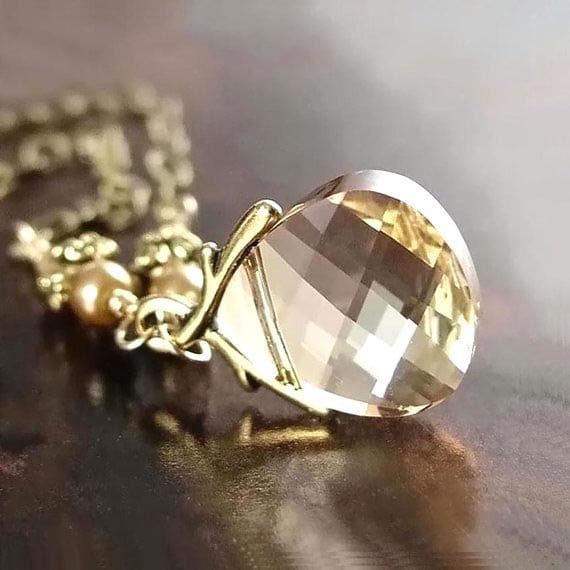 Goldene Champagner Kristall Teardrop Halskette, Seltener Swarovski Charm Anhänger, Antikes Gold Messing Vintage Style Schmuck von DorotaJewelry