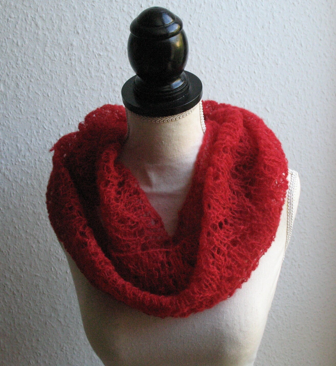 Federleichter Loopschal Rot Aus Mohair, Seide Und Merino von DorotheasWollatelier