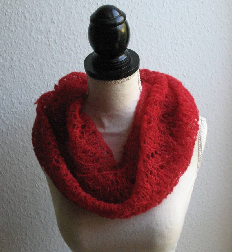 Federleichter Loopschal Rot Aus Mohair, Seide Und Merino Federleichter Loopschal Rot Aus Mohair, Seide Und Merino von DorotheasWollatelier