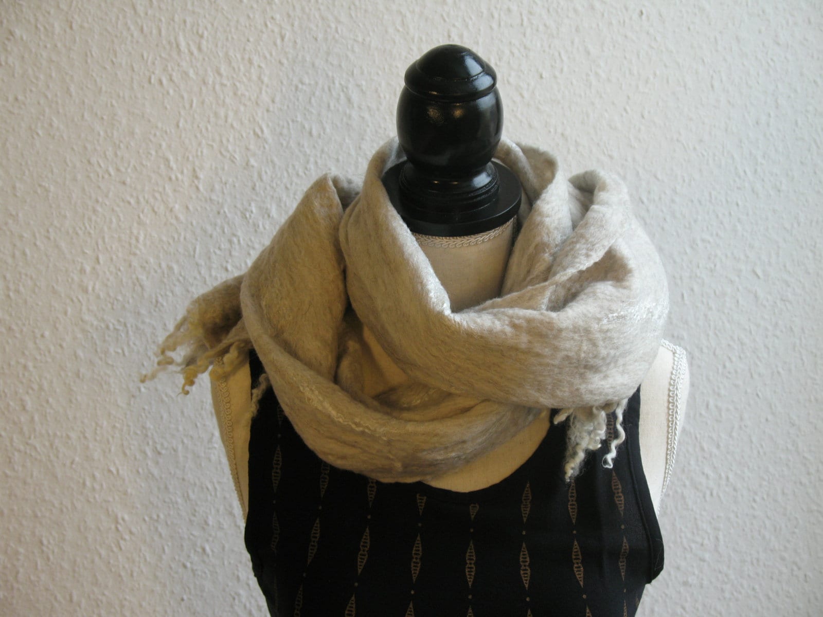 Merino-Filzschal, Hellbeige Mit Fransen von DorotheasWollatelier