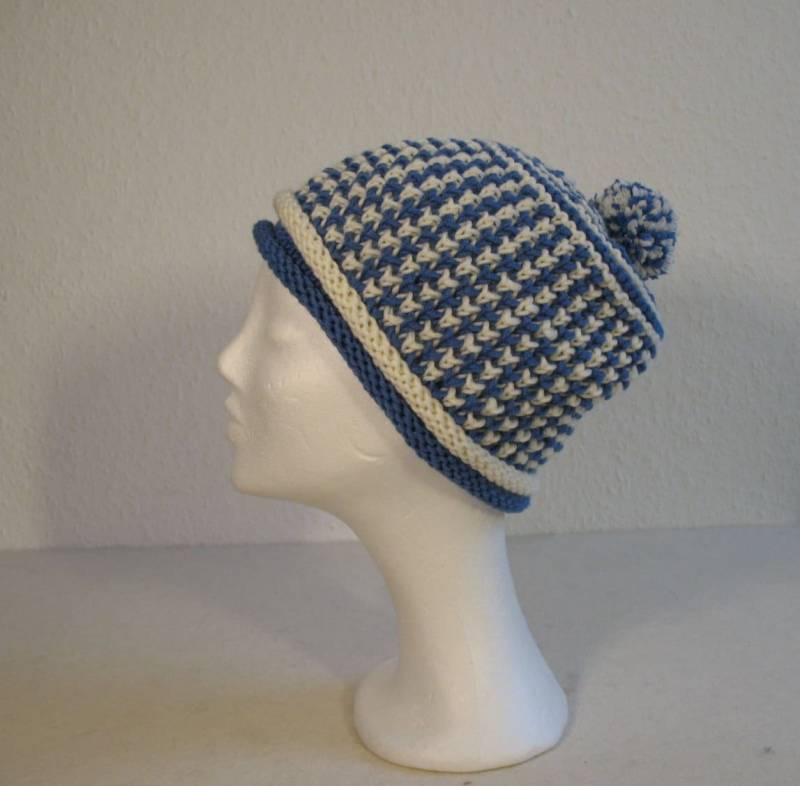 Merino-Mütze Blau-Weiß Mit Bommel Merino-Mütze Blau-Weiß Mit Bommel von DorotheasWollatelier