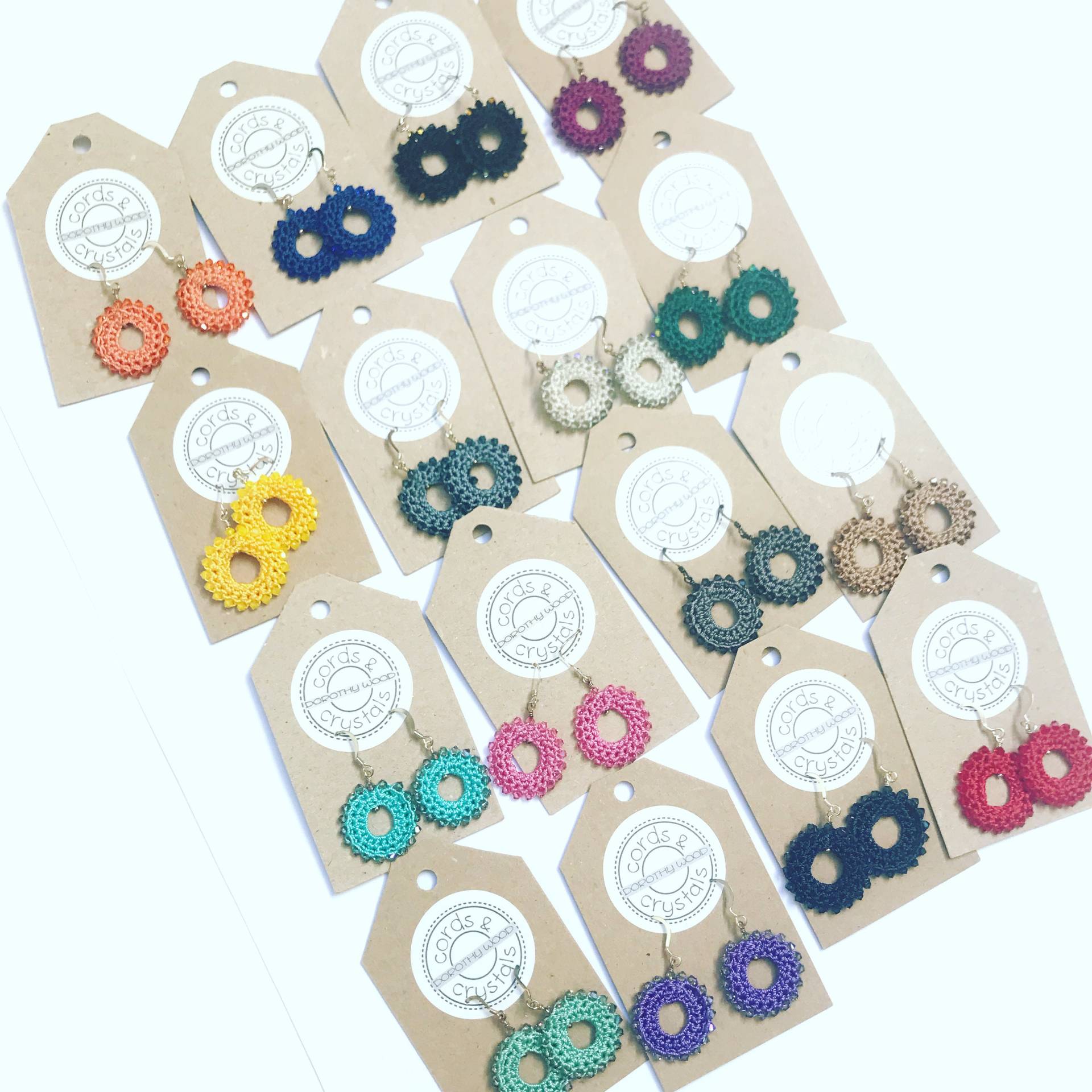Gehäkelte Donut Ohrringe Mit Swarovski Kristallen Gehäkelte Donut Ohrringe Mit Swarovski Kristallen von DorothyWoodDesigns