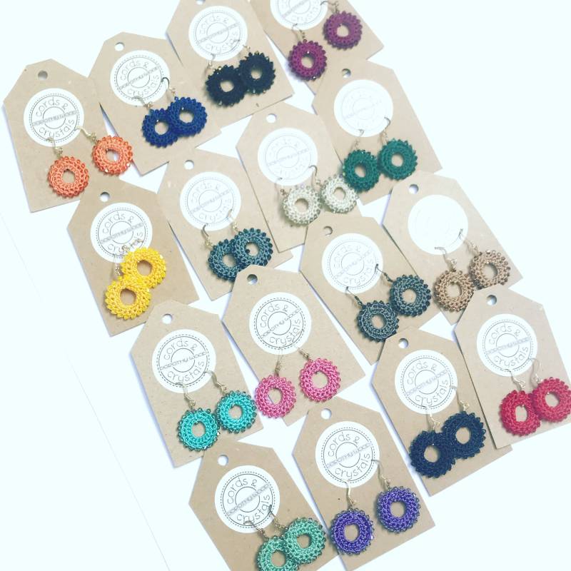 Gehäkelte Donut Ohrringe Mit Swarovski Kristallen von DorothyWoodDesigns
