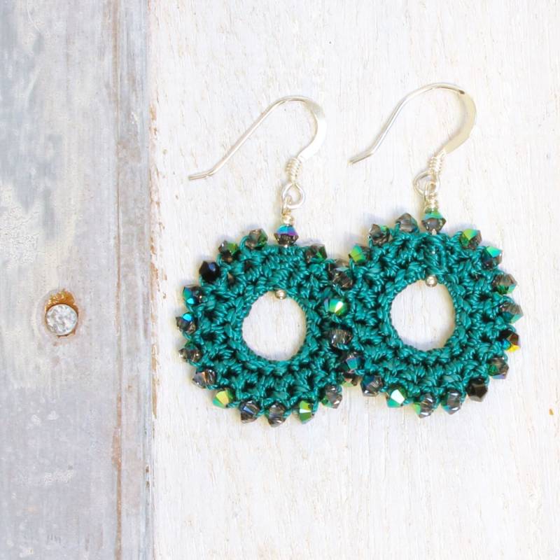 Gehäkelte Ohrringe, Handgefertigt Mit Swarovski Kristallen Gehäkelte Ohrringe, Handgefertigt Mit Swarovski Kristallen von DorothyWoodDesigns