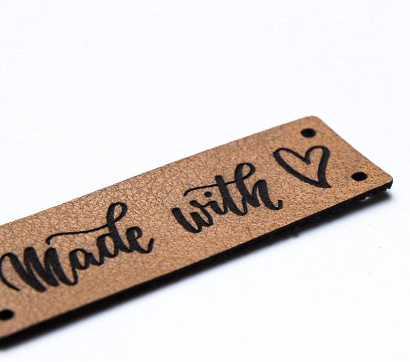 Set Mit 10 "'made With Love'' Kunst-Lederetiketten Aus Schadstofffreiem Polyurethan Als Aufnäher Für Selbstgemachtes Set Mit 10 "'made With Love'' Kunst-Lederetiketten Aus Schadstofffreiem Polyurethan Als Aufnäher Für Selbstgemachtes von Dortex2Go