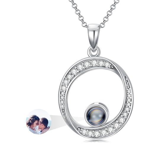 Dorunmo 925 Sterling Silber Personalisierte Foto Buchstaben Halskette 100 Sprachen Projektion Anhänger Schmuck Freundin Frau Beste Freundin Halskette（Initialen O） von Dorunmo