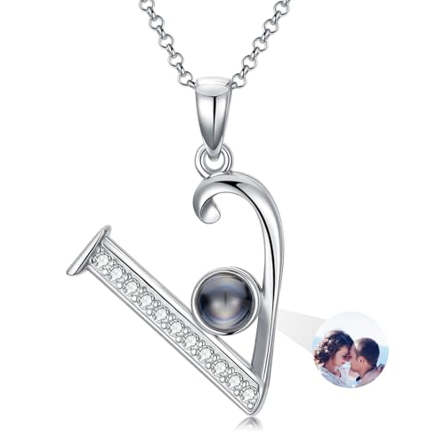 Dorunmo 925 Sterling Silber Personalisierte Foto Buchstaben Halskette 100 Sprachen Projektion Anhänger Schmuck Freundin Frau Beste Freundin Halskette（Initialen V） von Dorunmo