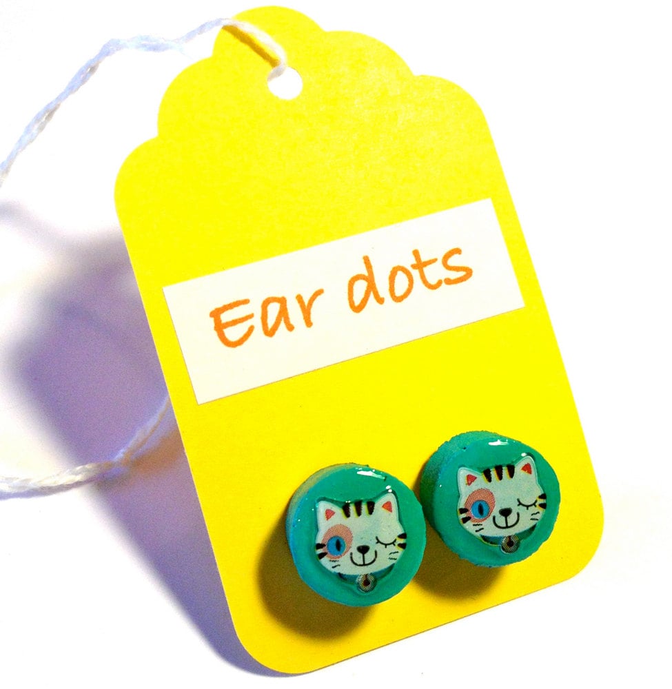 Katze Gesicht Ohrstecker, Ohrpunkte, Ohrringe, Bemalte Kleine Holz Punkte von DotsAttack